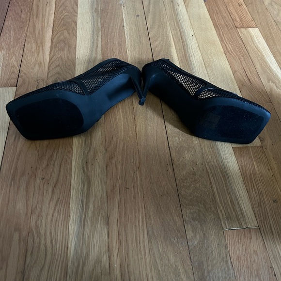 NWOT SHEIN black high heels with gold accent chain on shoe 4” heel, Size 10 - Picture 7 of 10